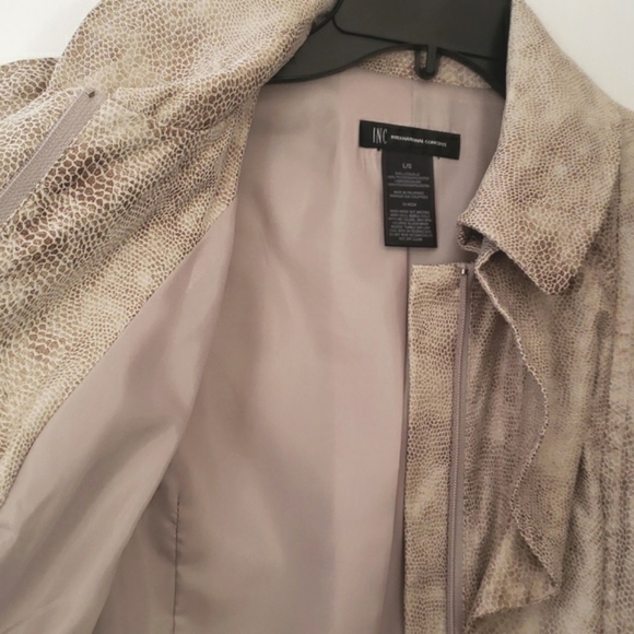 INC ruffle front zip up jacket L  EUC - Picture 4 of 8